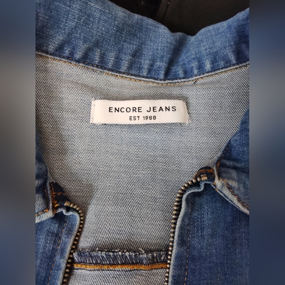 Encore Jean Denim Short Sleeved Romper Size Large! - Picture 6 of 8